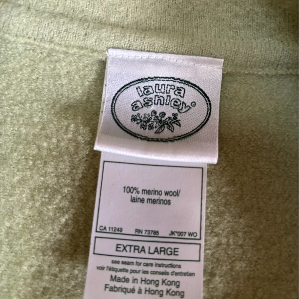 VINTAGE LAURA ASHLEY SOFT GREEN MERINO WOOL BUTTON DOWN CARDIGAN SWEATER SZ XL - Picture 4 of 6